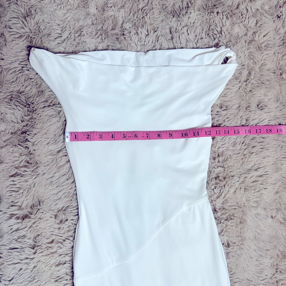 Elegant Off-Shoulder White Dress - Picture 6 of 10